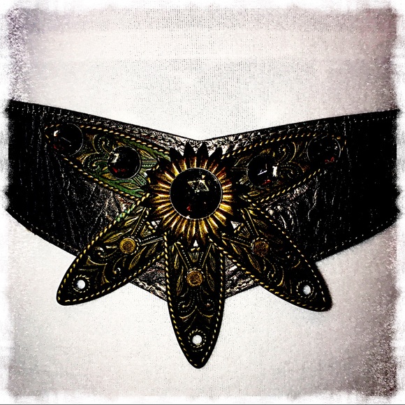VINTAGE ~ LEATHER & BLING LOTUS DESIGN BELT!! - Picture 3 of 6